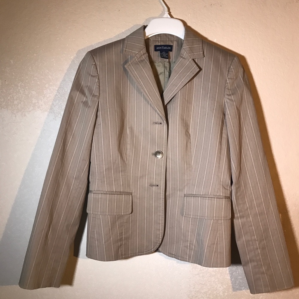 Ann Taylor size 2 blazer.. mint condition